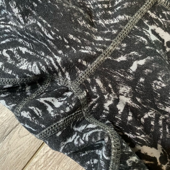 Athleta Chaturanga black zebra print leggings XS - Picture 6 of 7